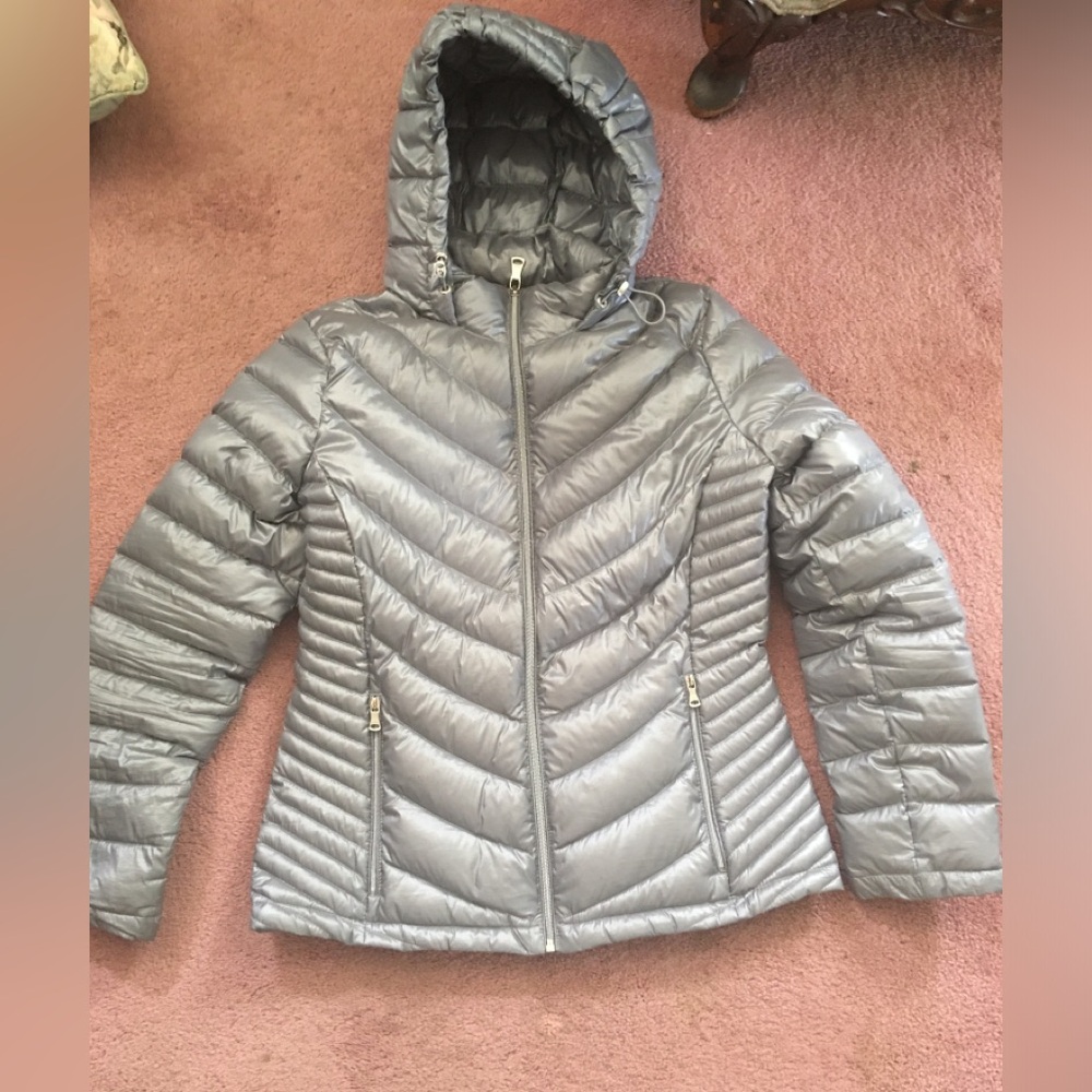 Calvin Klein Premium Down Coat .Packable Bag ,Light Weight Size M , Grey New